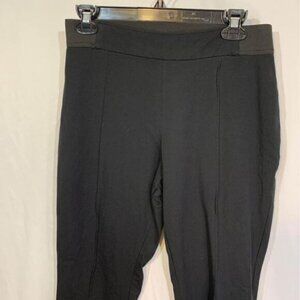WOMANS black leggings with elastic waist band Tapered leg Flattering fit